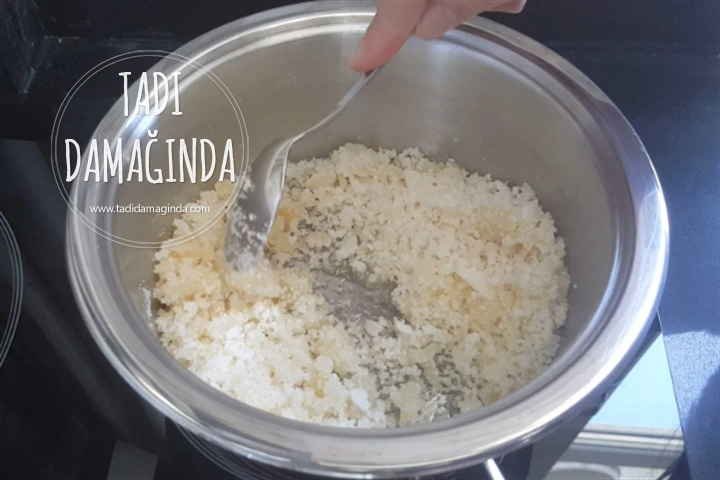 Tek Yumurtalı Fırınsız Yalancı Krem Karamel