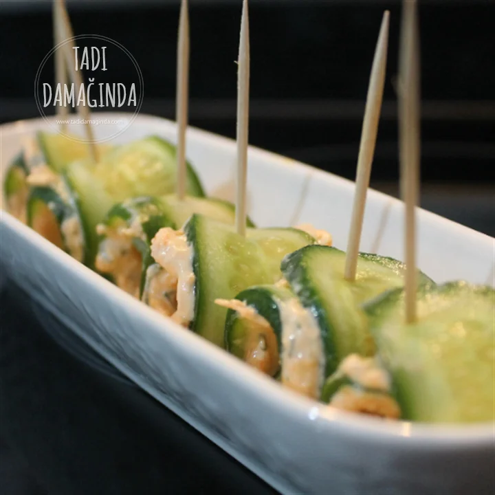 Yoğurtlu Havuçlu Salatalık Ruloları