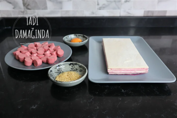 Sosisli Milföy Şişleri