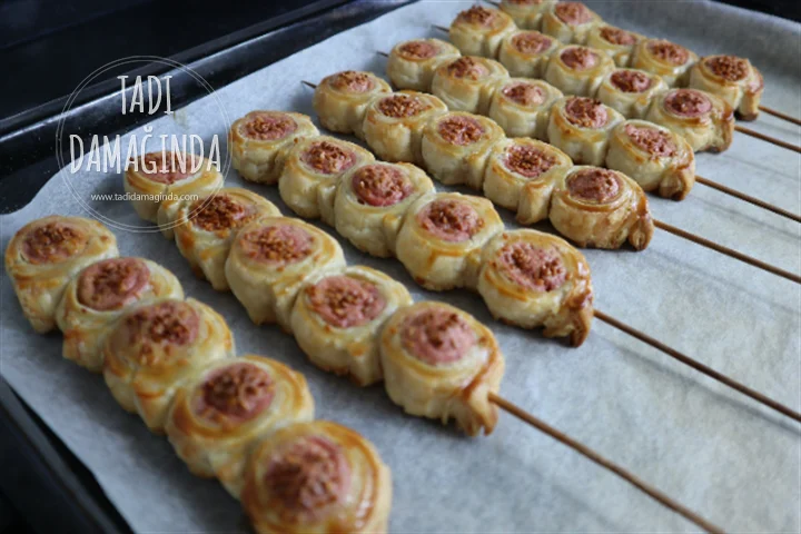 Sosisli Milföy Şişleri