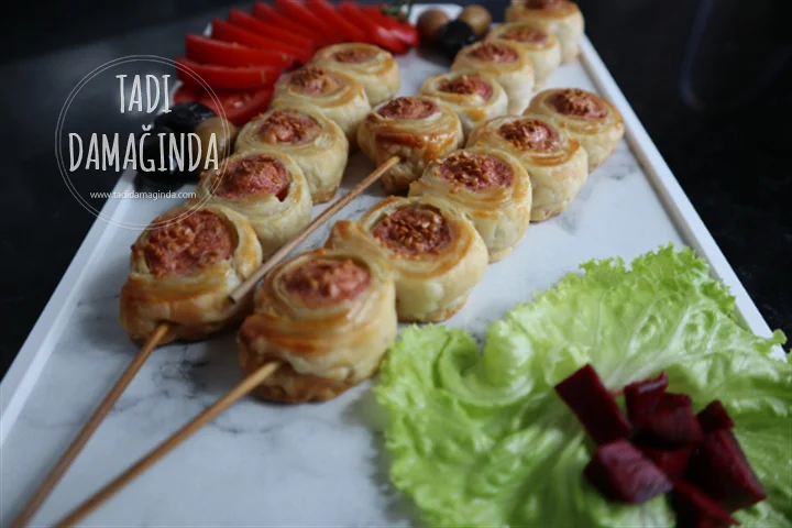 Sosisli Milföy Şişleri