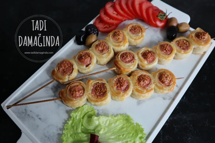 Sosisli Milföy Şişleri