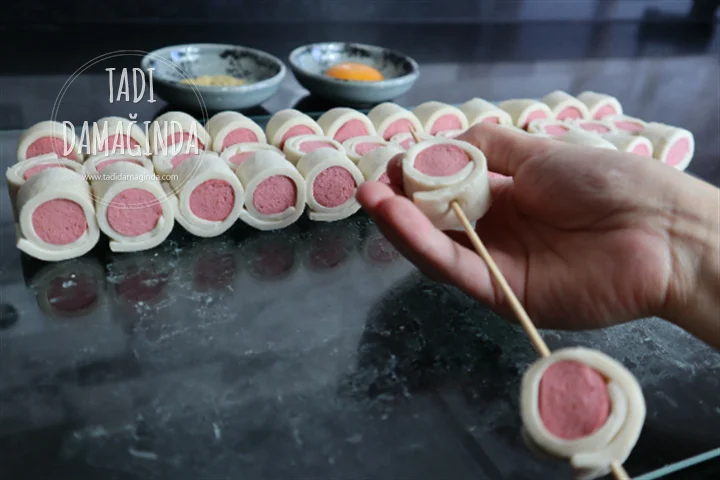 Sosisli Milföy Şişleri