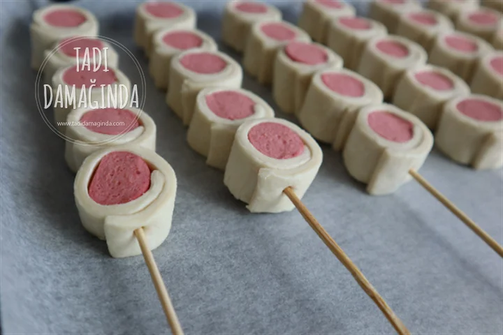 Sosisli Milföy Şişleri