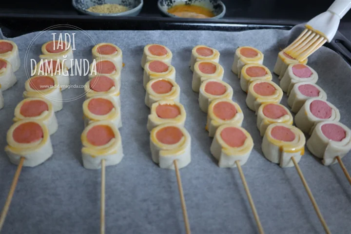 Sosisli Milföy Şişleri