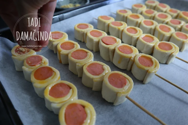 Sosisli Milföy Şişleri