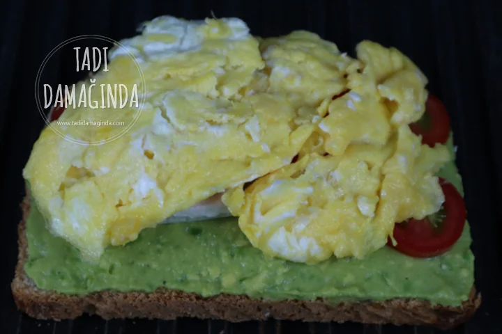 Yumurtalı Avokado Tost
