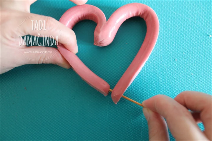 Yumurtalı Sosisli Kalp