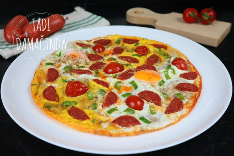 Yumurtalı Sucuklu Lavaş Pizza