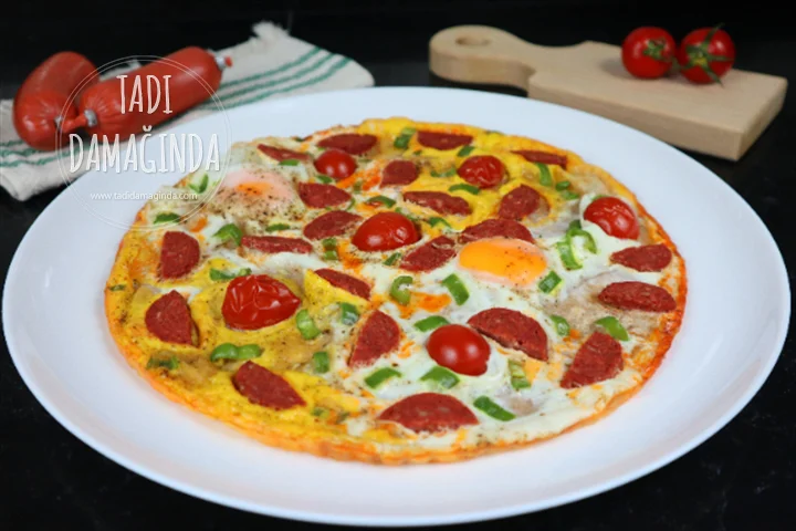 Yumurtalı Sucuklu Lavaş Pizza