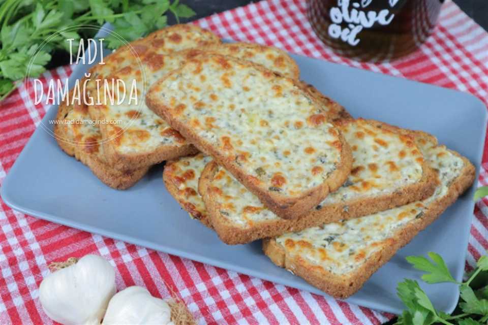 3 Peynirli Sarımsaklı Çıtır Ekmekler