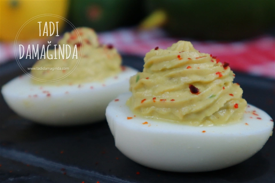 Avokado Dolgulu Yumurta