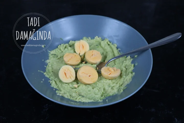 Avokado Dolgulu Yumurta