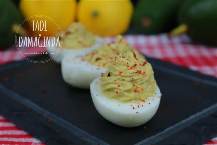 Avokado Dolgulu Yumurta