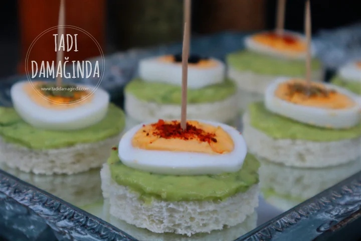 Avokadolu Yumurtalı Kanepe