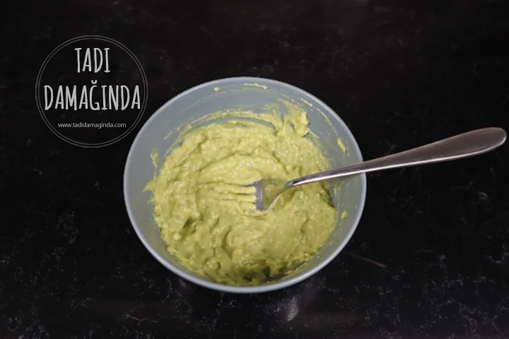 Avokadolu Yumurtalı Kanepe