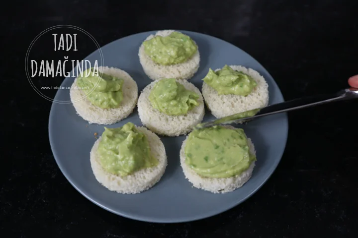 Avokadolu Yumurtalı Kanepe