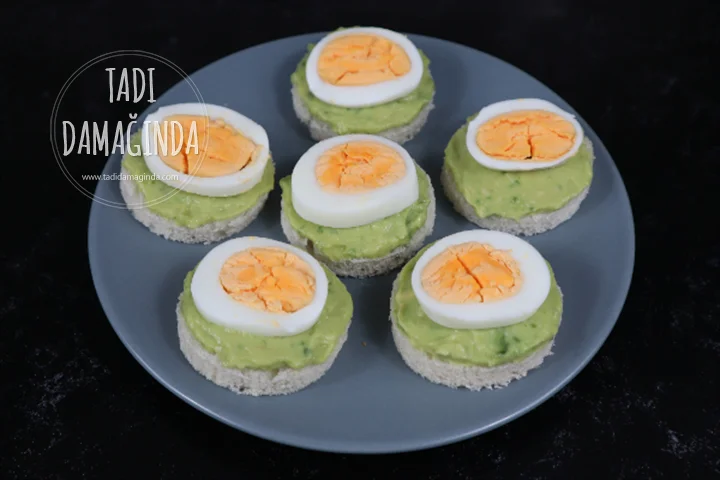 Avokadolu Yumurtalı Kanepe