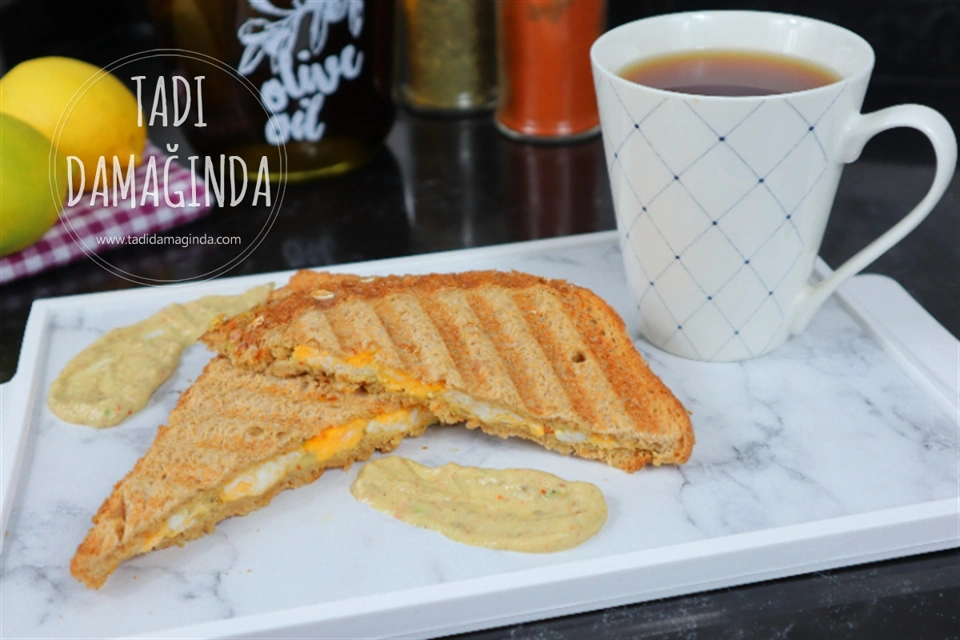 Avokadolu Yumurtalı Tost