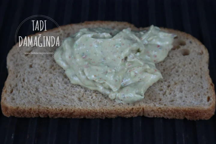 Avokadolu Yumurtalı Tost