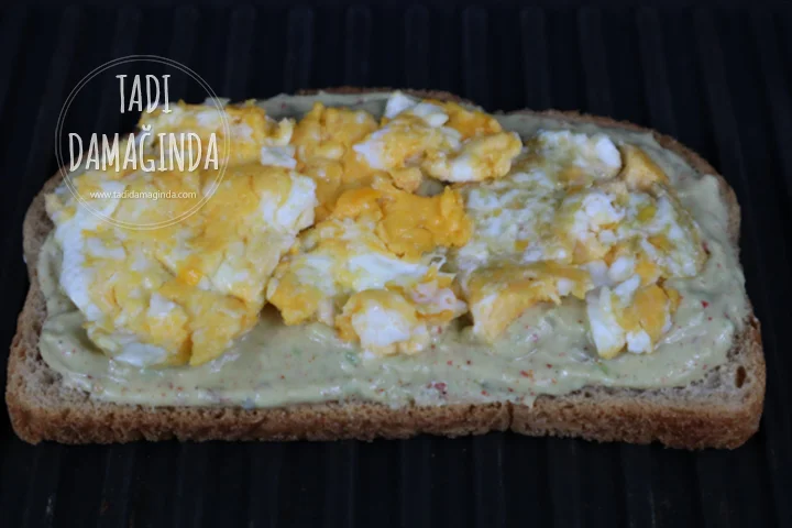 Avokadolu Yumurtalı Tost