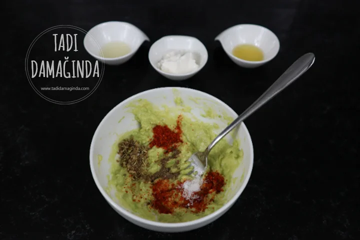 Avokadolu Yumurtalı Tost