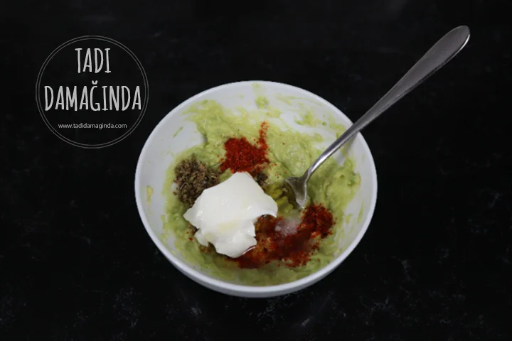 Avokadolu Yumurtalı Tost