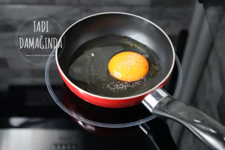 Ekmek Üstü Labneli Avokadolu Yumurta