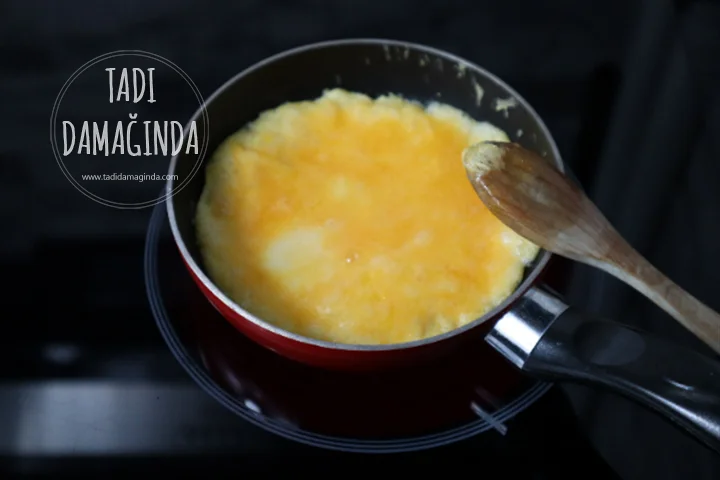 Ekmek Üstü Labneli Avokadolu Yumurta