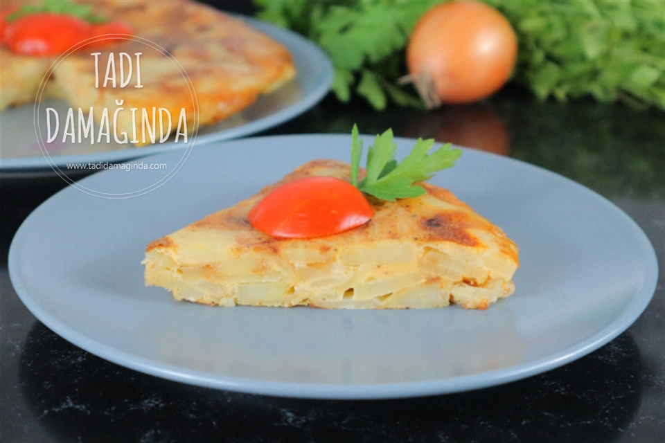 İspanyol Omleti (Soğanlı Patatesli Yumurta)