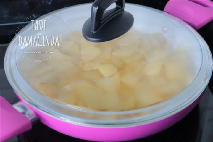 İspanyol Omleti (Soğanlı Patatesli Yumurta)