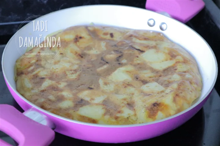 İspanyol Omleti (Soğanlı Patatesli Yumurta)