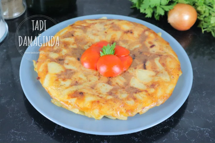 İspanyol Omleti (Soğanlı Patatesli Yumurta)