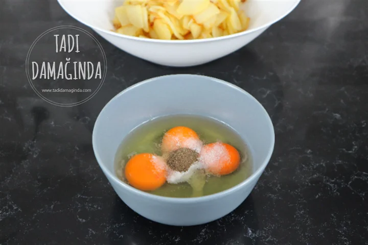 İspanyol Omleti (Soğanlı Patatesli Yumurta)