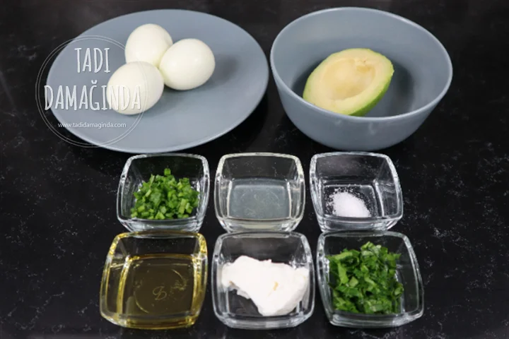 Labneli Avokadolu Yumurta Dolması