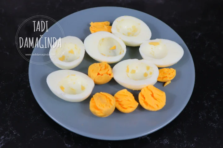 Labneli Avokadolu Yumurta Dolması