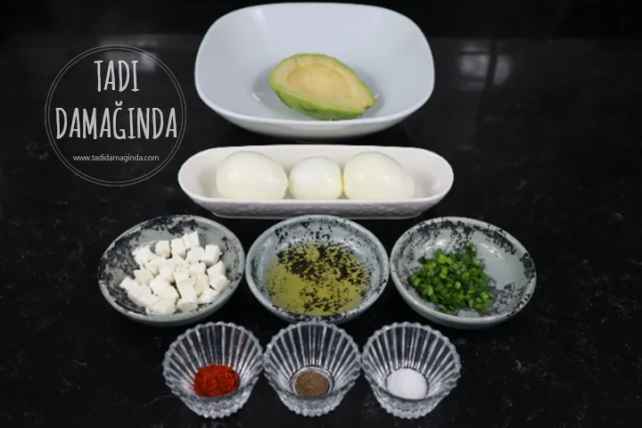 Peynirli Soğanlı Avokado Dolgulu Yumurta