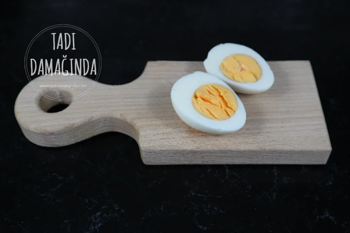 Peynirli Soğanlı Avokado Dolgulu Yumurta