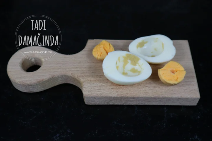 Peynirli Soğanlı Avokado Dolgulu Yumurta