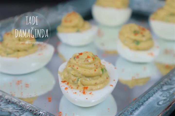 Peynirli Soğanlı Avokado Dolgulu Yumurta