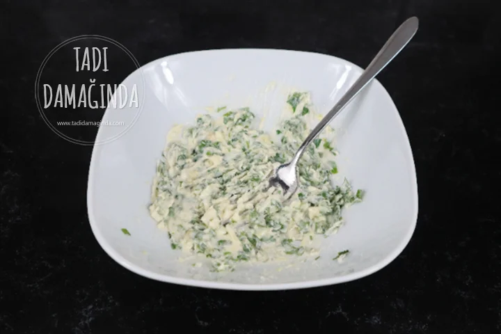 Sarımsaklı Kaşarlı Ekmek Dilimleri