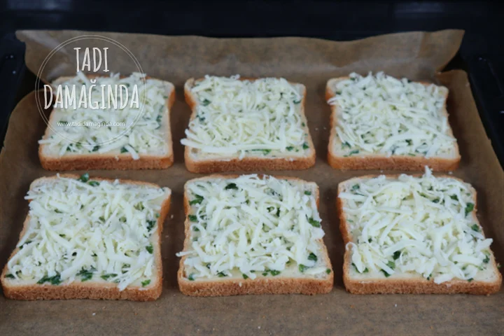 Sarımsaklı Kaşarlı Ekmek Dilimleri
