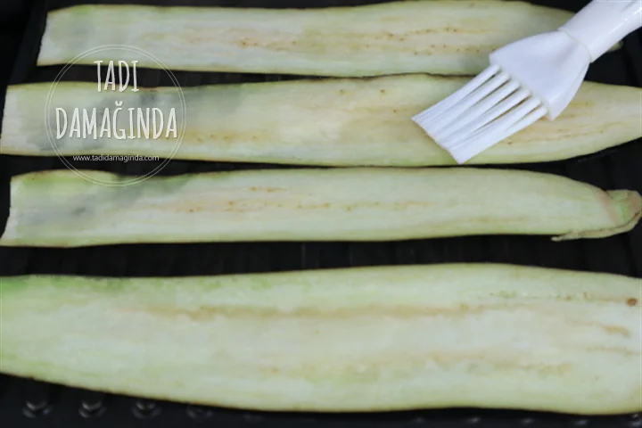 Tost Makinesinde Patlıcan Rulo