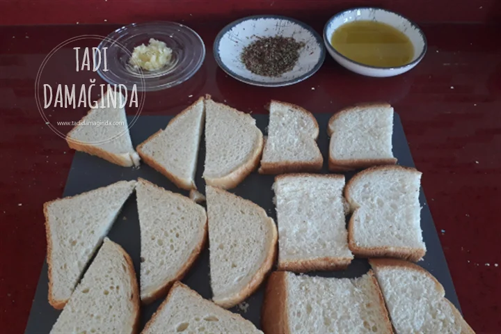 Pratik Sarımsaklı Ekmekler