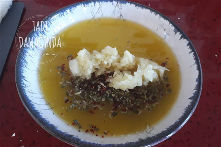 Pratik Sarımsaklı Ekmekler