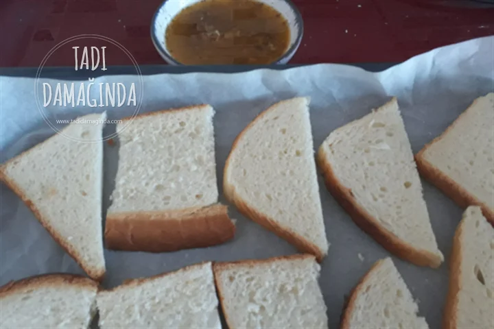 Pratik Sarımsaklı Ekmekler