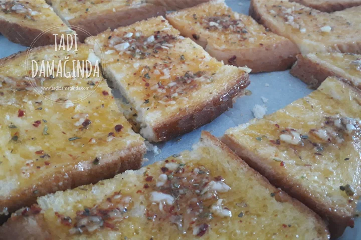 Pratik Sarımsaklı Ekmekler