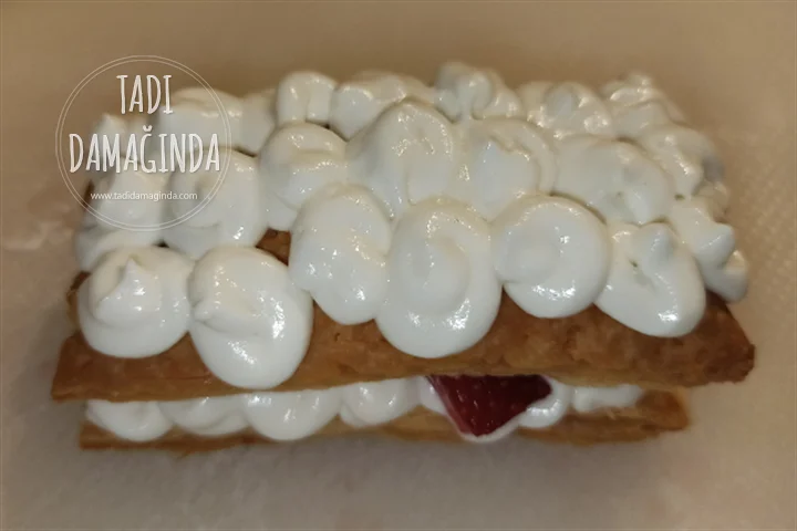 Çilekli Milföy Pastacıklar