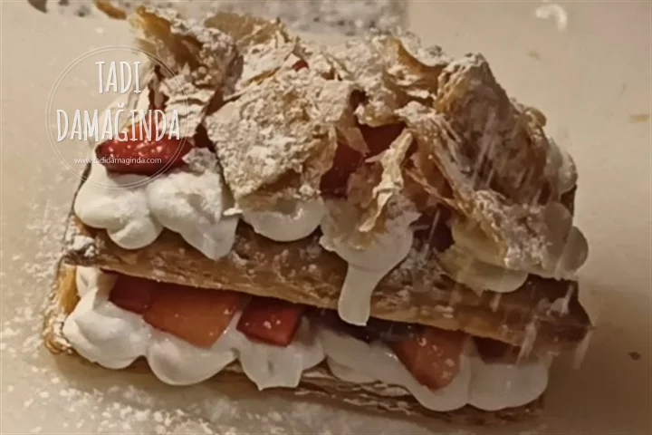 Çilekli Milföy Pastacıklar