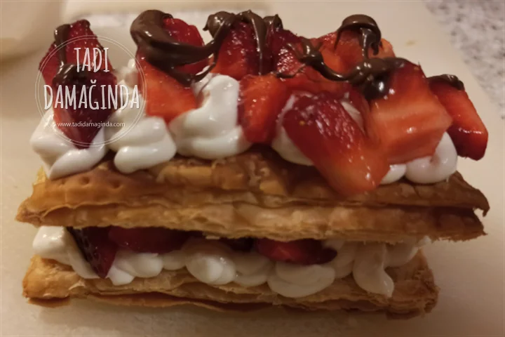 Çilekli Milföy Pastacıklar